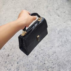 Túi xách nữ Da bụng cá sấu màu đen. Phiên bản có dây đeo!