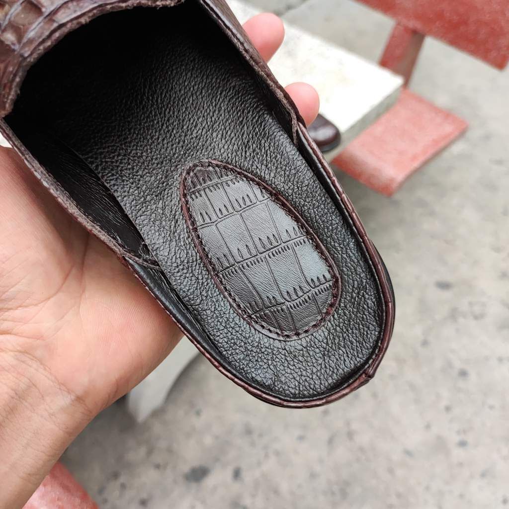 Giày sục Gù cá sấu. Mang là đẳng cấp!