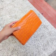 Cầm tay nữ có dây đeo đeo vai tiện lợi. Da bụng cá sấu màu Cam!