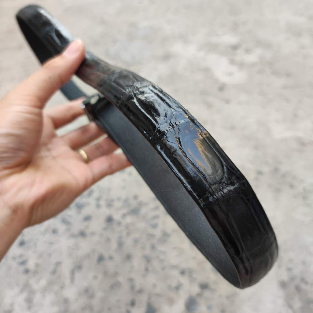 Dây lưng cá sấu cho nữ. Da bụng trơn liền tấm, đầu khóa kim cổ điển!