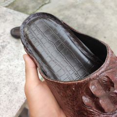 Dép Gù cá sấu. Quai ngang lớn phù hợp trung niên và người lớn tuổi