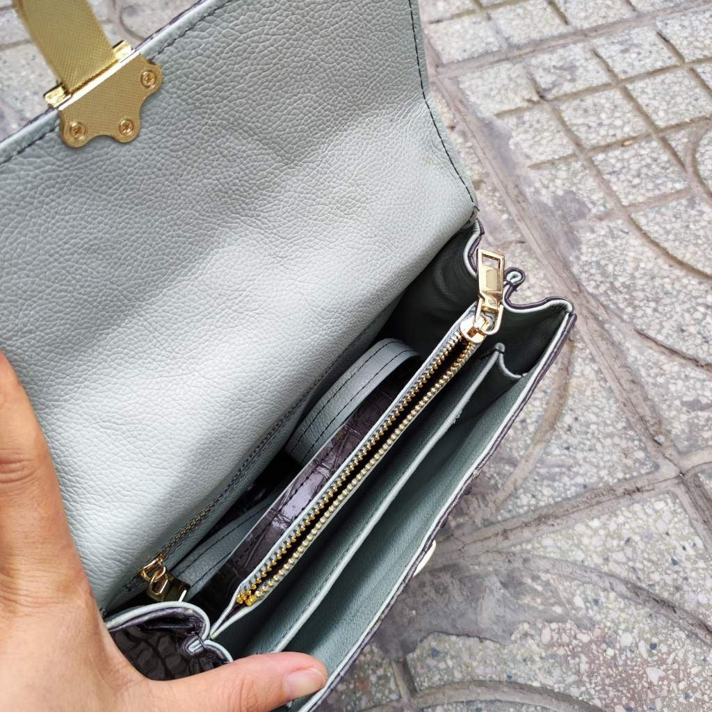 Túi xách CÁ SẤU XÁM TRO rất đẹp. Khóa phong cách Hoàng Gia!