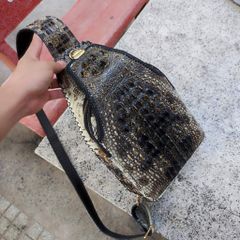 Túi đeo chéo da cá sấu NGUYÊN THỦY đẹp ĐÚNG CHẤT!