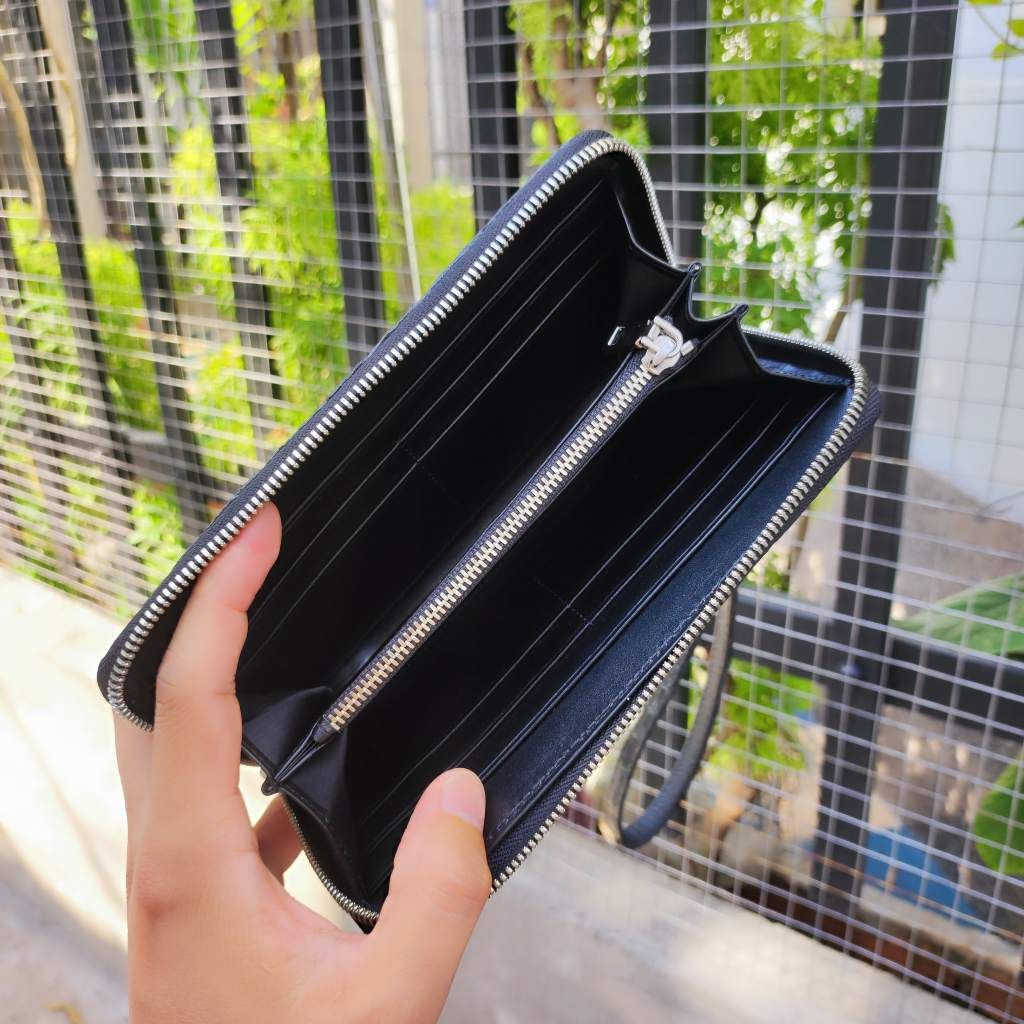 Ví cầm tay gai lưng cá sấu 1 khóa màu đen!