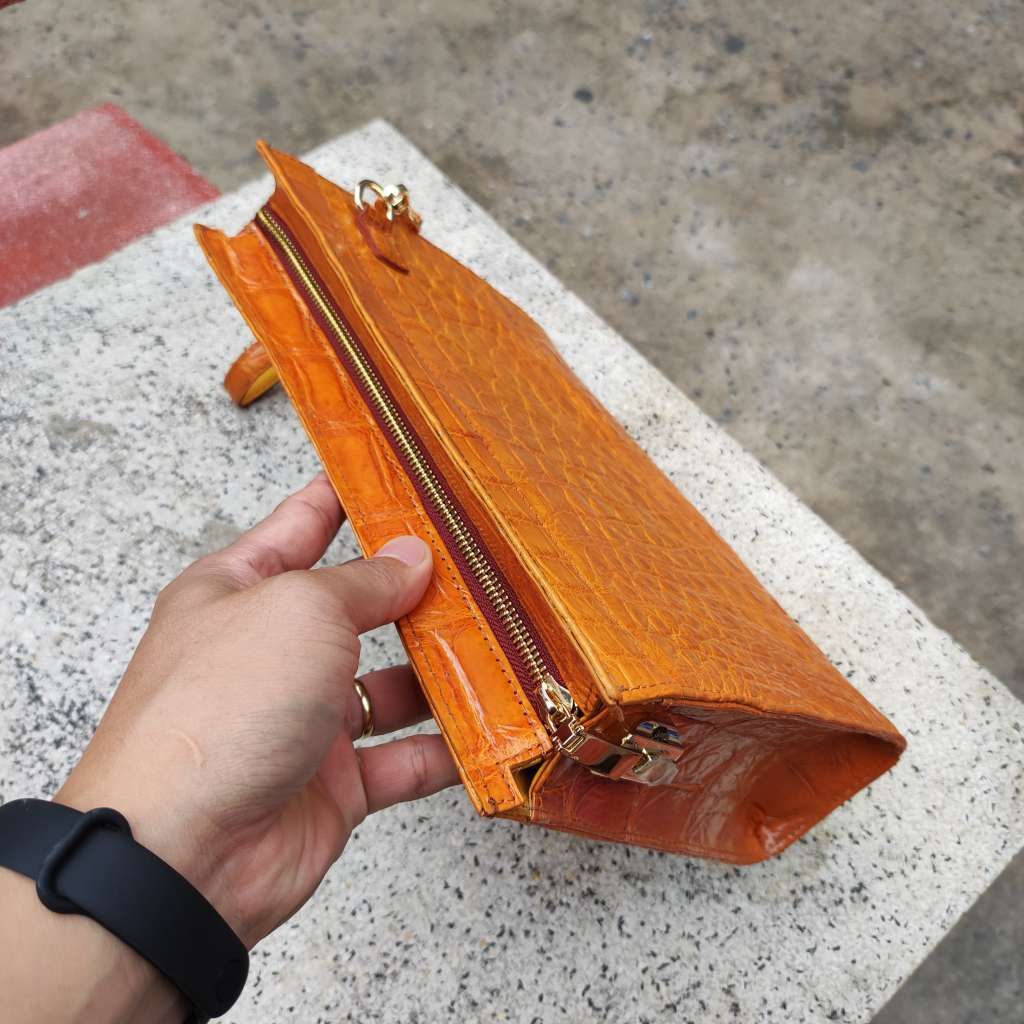 Kẹp nách Da Bụng Cá Sấu vàng bò siêu đẹp. Có khóa số bảo mật!