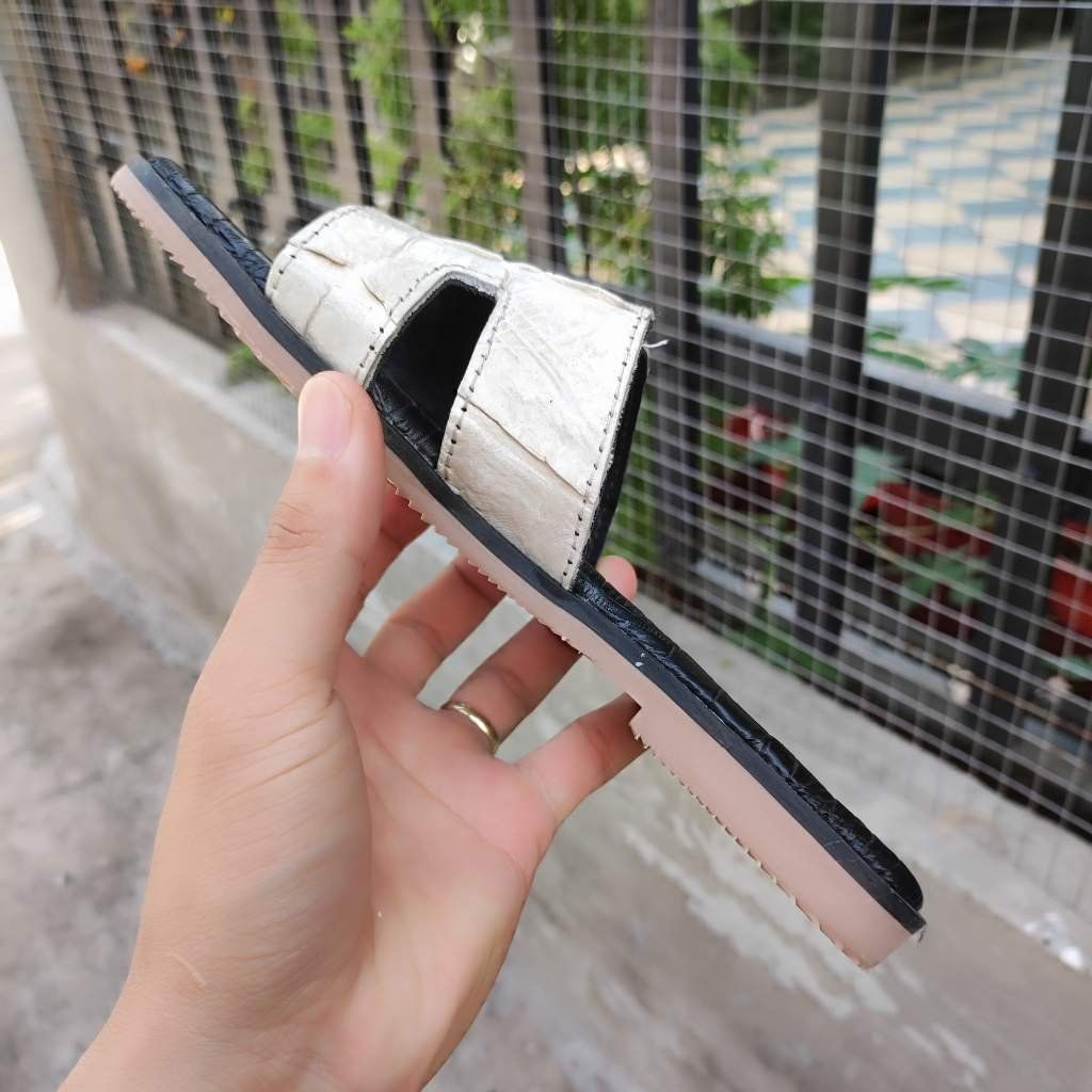 Dép ngang Nữ da cá sấu bạch tạng hiếm!
