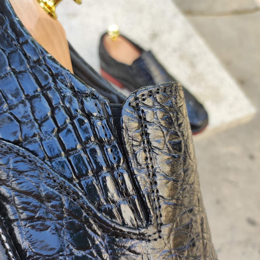 Giày cá sấu. Da chân cá sấu già siêu bền!