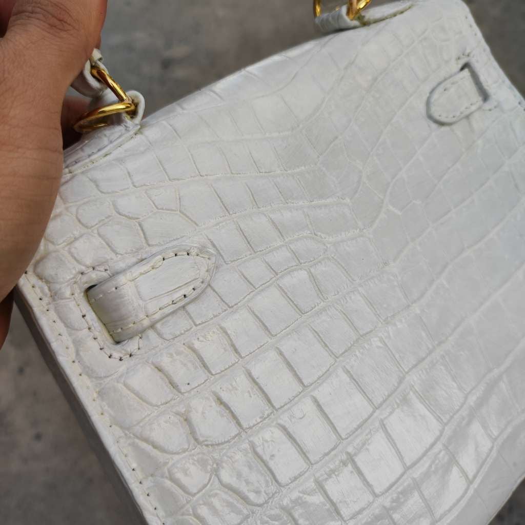 Túi xách Cá sấu nữ có dây đeo vai. Màu trắng bạch tạng nữ tính!