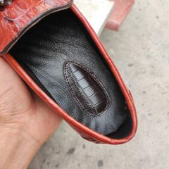 Giày cá sấu vây đuôi nâu đỏ Đẹp khó cưỡng!