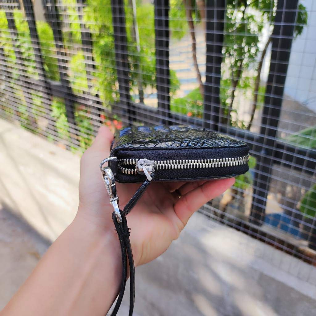 Ví cầm tay gai lưng cá sấu 1 khóa màu đen!