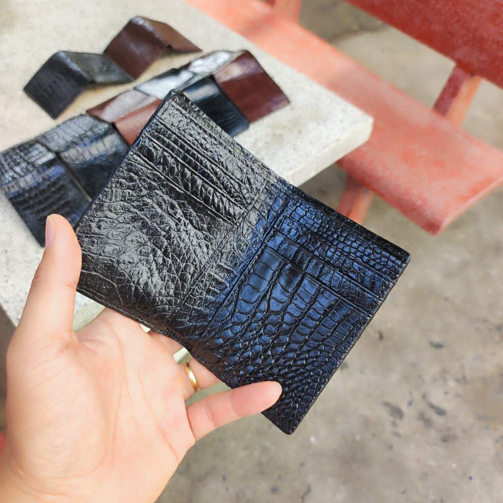 Ví cá sấu dáng đứng MINI. 2 mặt da bụng mềm và bền. Size 10.5*8.5 cm