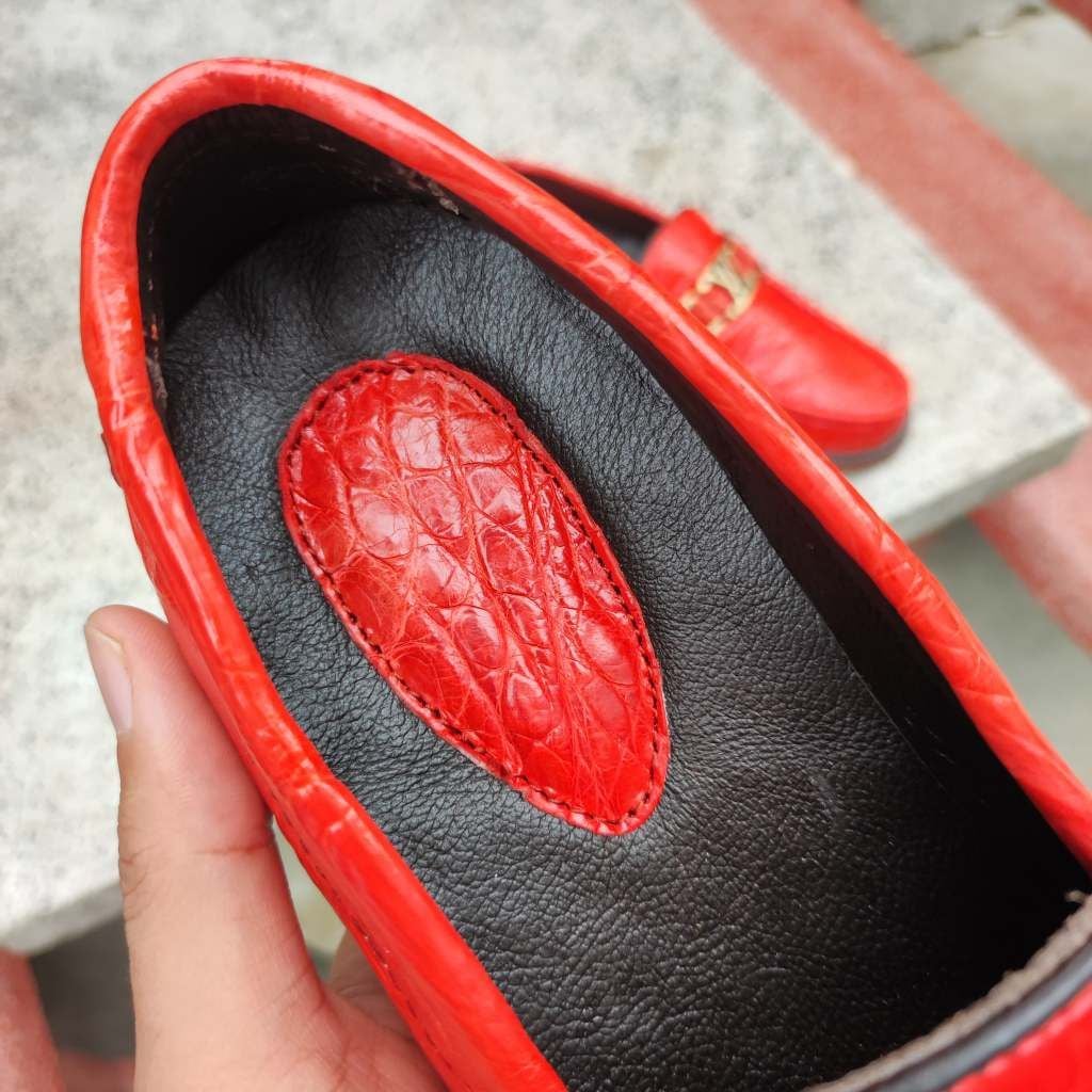 Giày nam Da cá sấu đỏ tươi nổi bật. Kiểu dáng trẻ trung thời thượng!