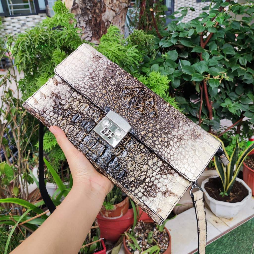Túi đeo vai kiêm cầm tay phiên bản MỚI. Da cá sấu NGUYÊN THỦY đẹp đúng chất!