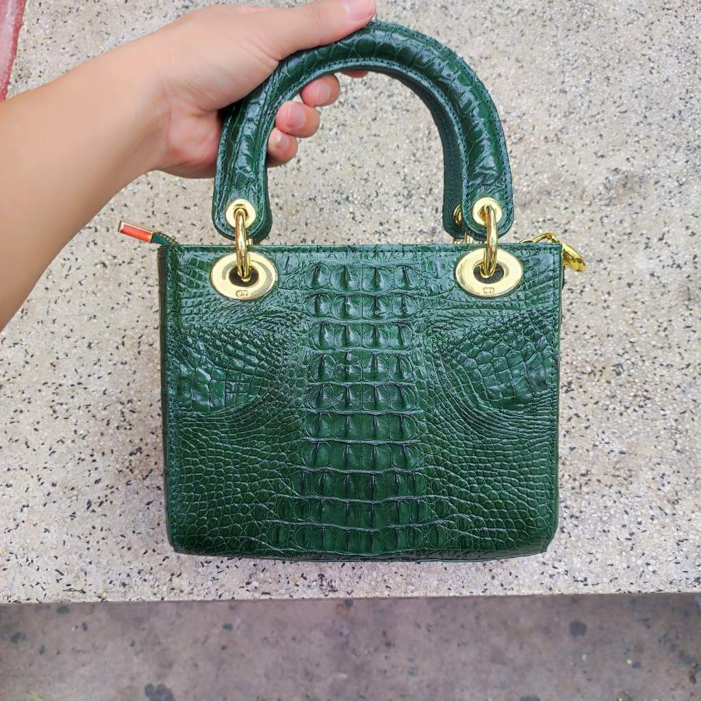 Túi nữ da cá sấu Xanh rêu phối phụ kiện siêu đẹp. Size 25 vừa vặn!