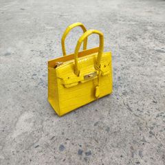 Túi xách nữ cắt may thủ công. Da cá sấu màu vàng đẹp nổi bật!