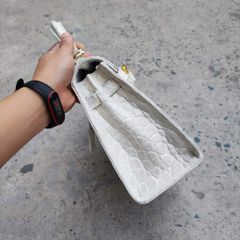 Túi xách size lớn 30cm có dây đeo. Da cá sấu trắng bạch tạng đẹp nữ tính!