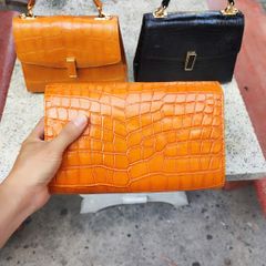 Cầm tay nữ có dây đeo đeo vai tiện lợi. Da bụng cá sấu màu Cam!