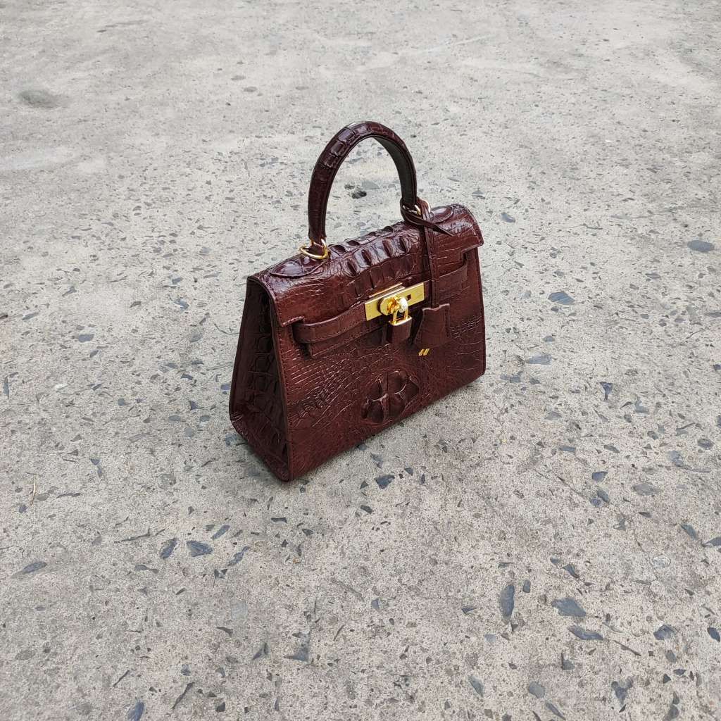 Túi xách nữ Da cá sấu có dây đeo. Size 25cm rất vừa!