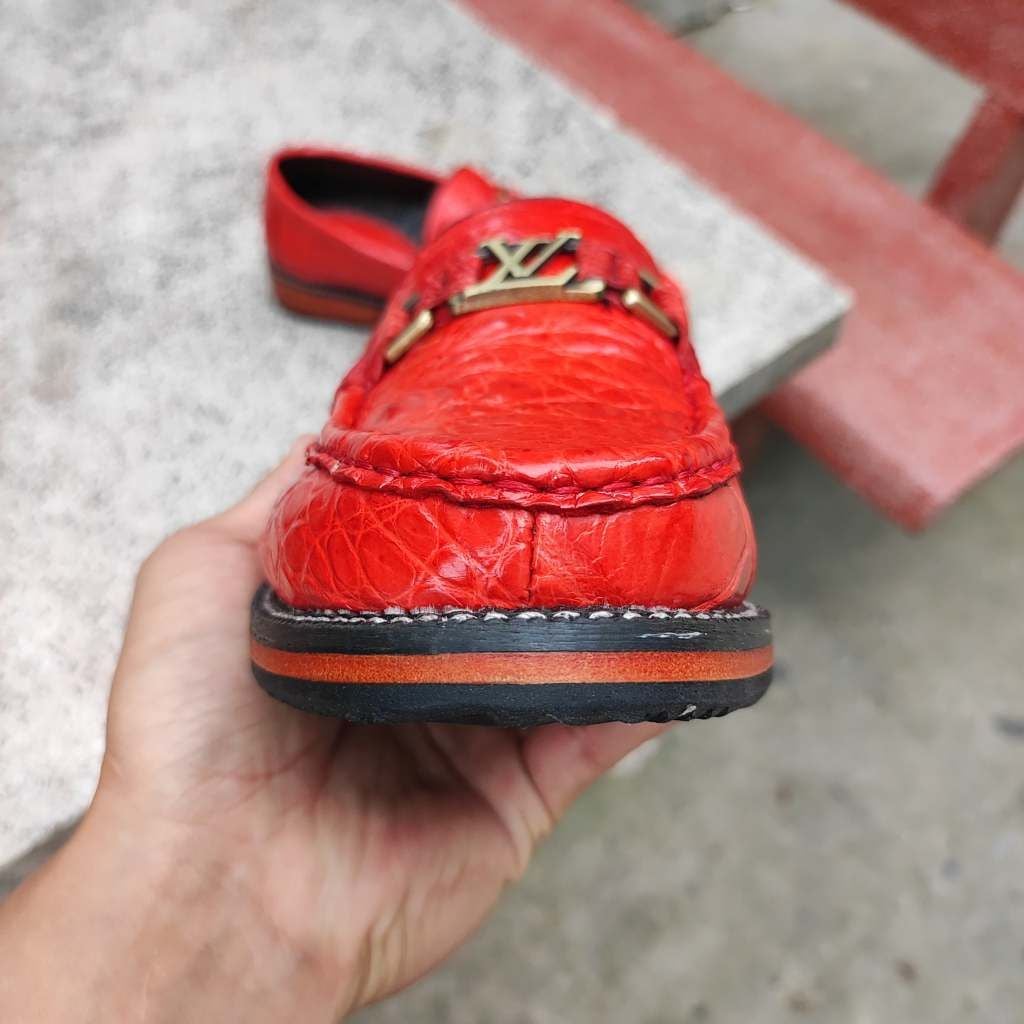 Giày nam Da cá sấu đỏ tươi nổi bật. Kiểu dáng trẻ trung thời thượng!