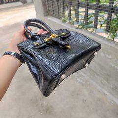 Túi da cá sấu hàng may thủ công. Size 25 vừa vặn!