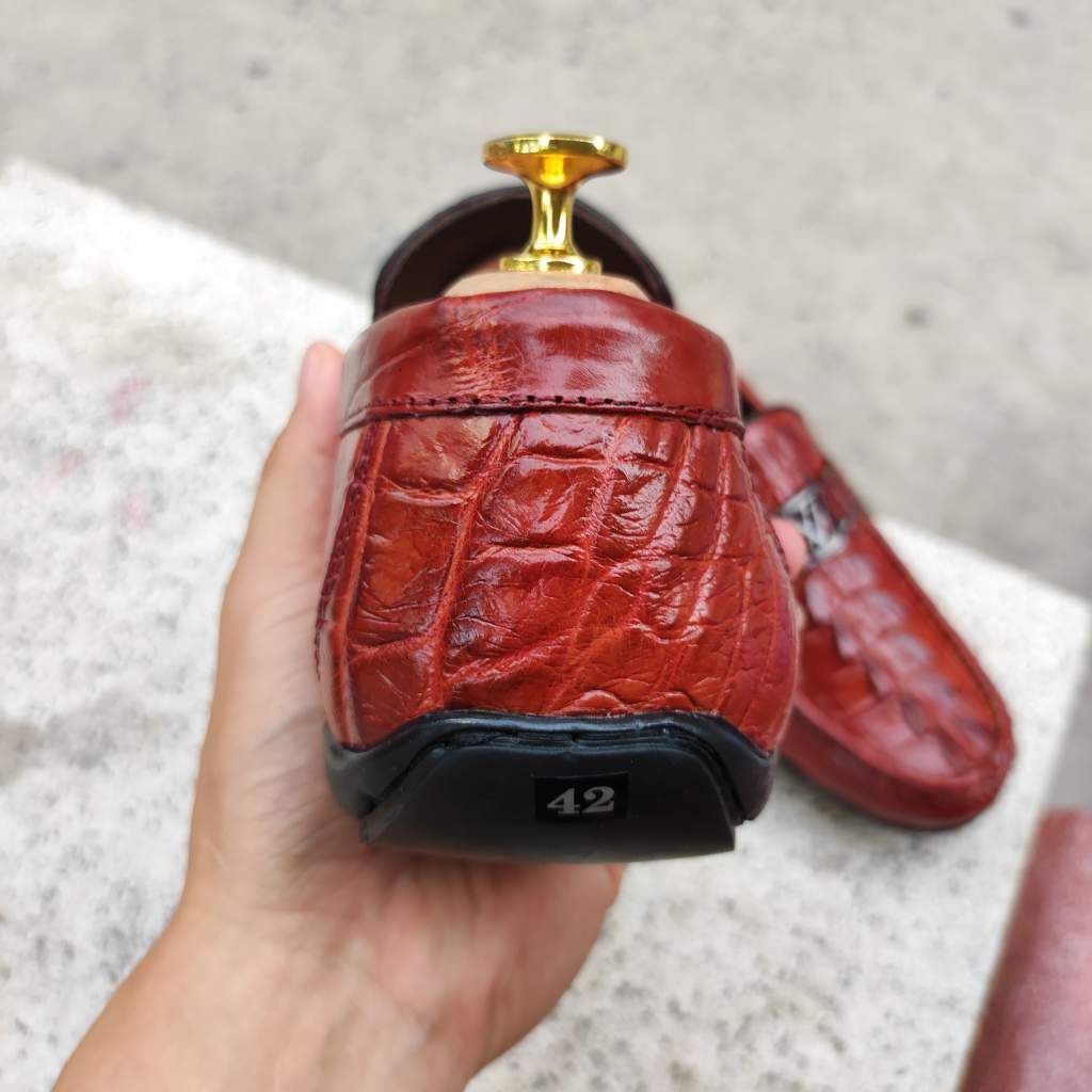 Giày cá sấu vây đuôi nâu đỏ Đẹp khó cưỡng!
