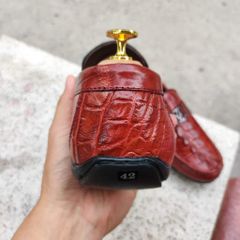 Giày cá sấu vây đuôi nâu đỏ Đẹp khó cưỡng!