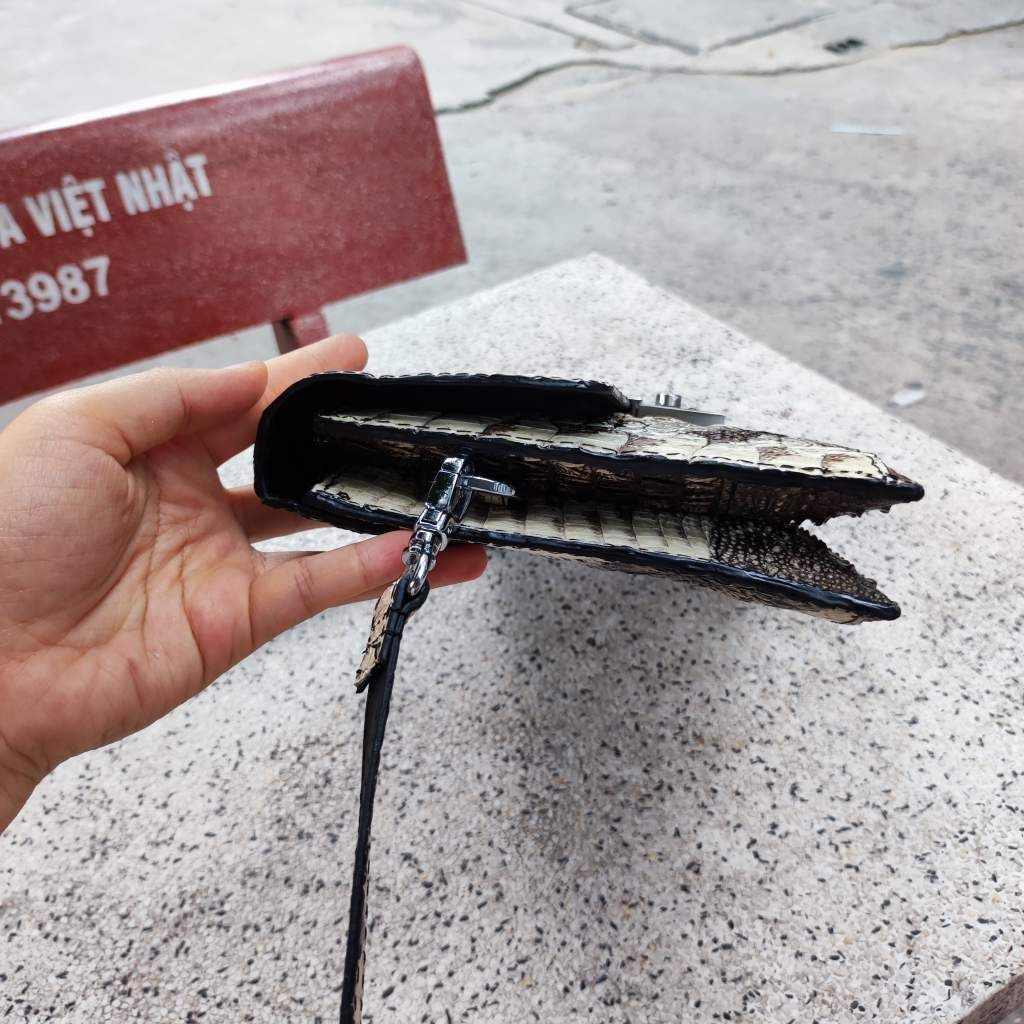 Túi đeo vai kiêm cầm tay phiên bản MỚI. Da cá sấu NGUYÊN THỦY đẹp đúng chất!