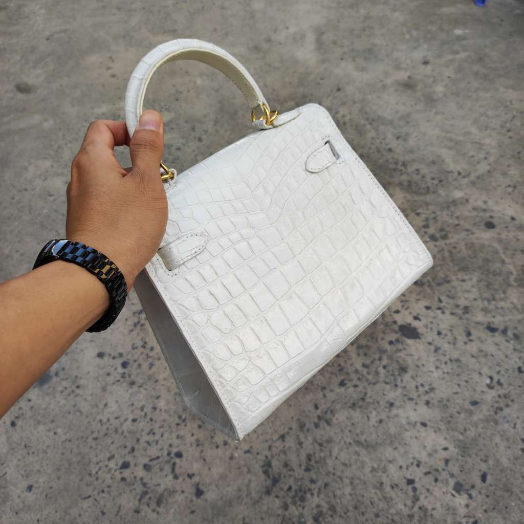 Túi xách Cá sấu nữ có dây đeo vai. Màu trắng bạch tạng nữ tính!
