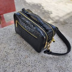 Clutch xách tay nhỏ gọn có dây đeo. Khóa VÂN TAY và miễn phí KHẮC TÊN chính chủ!