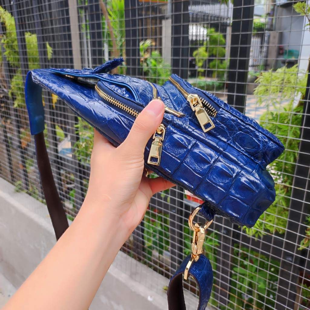 Túi đeo chéo Nam cá tính. Da cá sấu xanh Navy đẹp nổi bật!