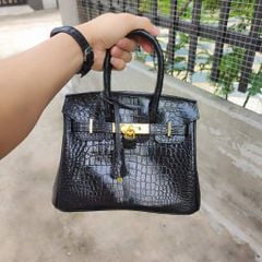 Túi da cá sấu hàng may thủ công. Size 25 vừa vặn!