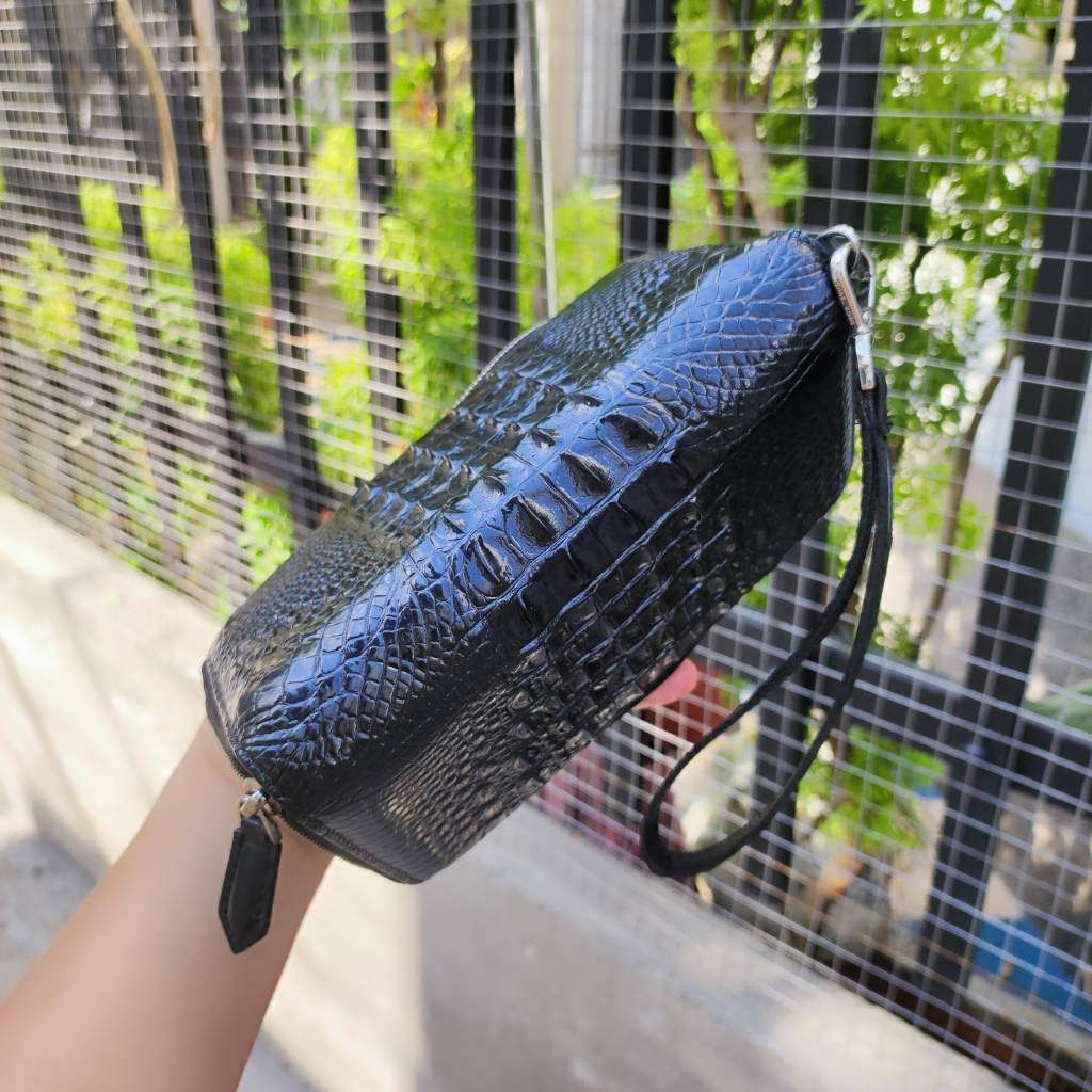 Ví cầm tay gai lưng cá sấu 1 khóa màu đen!