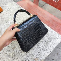 Túi xách nữ Da bụng cá sấu màu đen. Phiên bản có dây đeo!