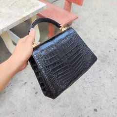 Túi xách nữ Da bụng cá sấu màu đen. Phiên bản có dây đeo!