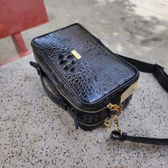Clutch xách tay nhỏ gọn có dây đeo. Khóa VÂN TAY và miễn phí KHẮC TÊN chính chủ!