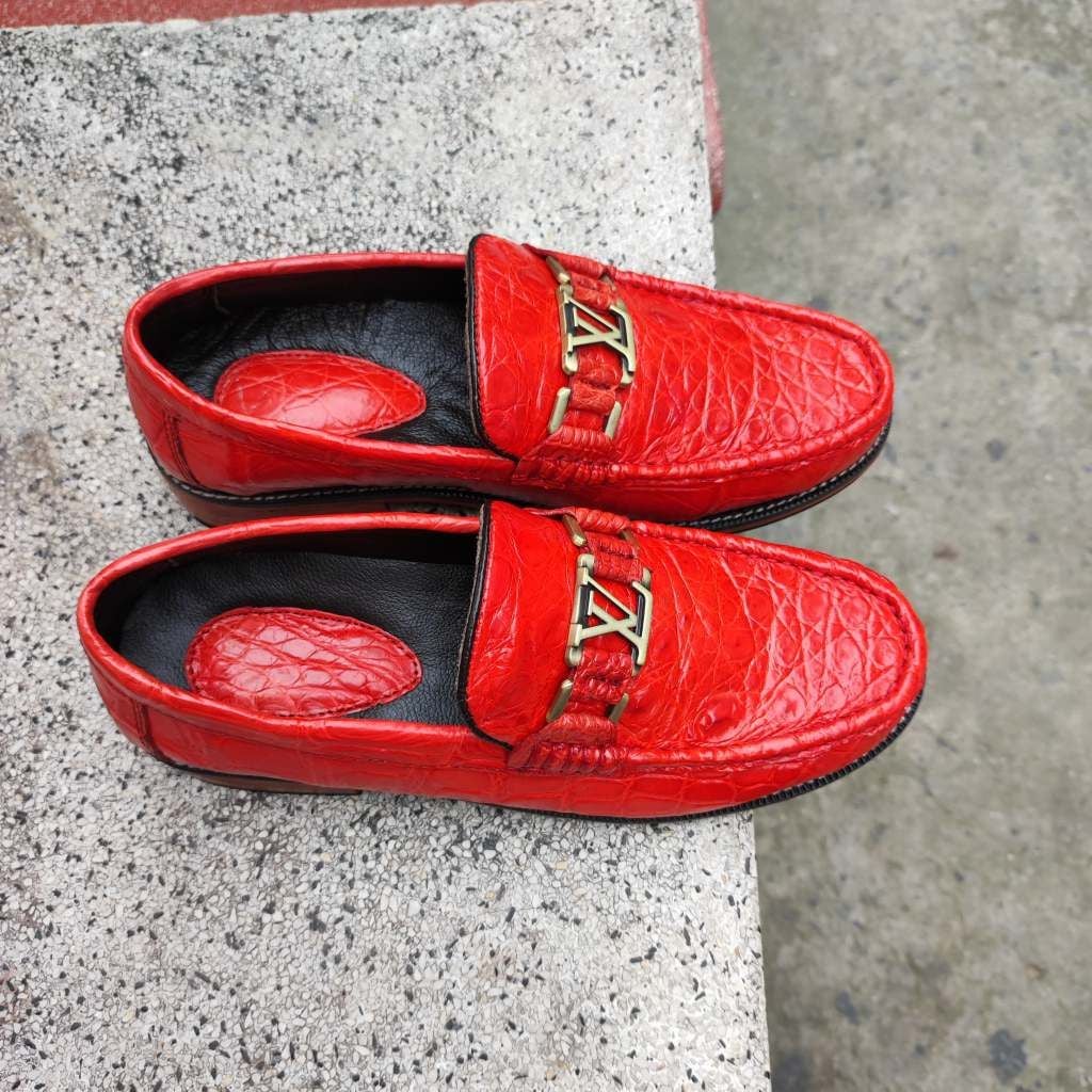 Giày nam Da cá sấu đỏ tươi nổi bật. Kiểu dáng trẻ trung thời thượng!