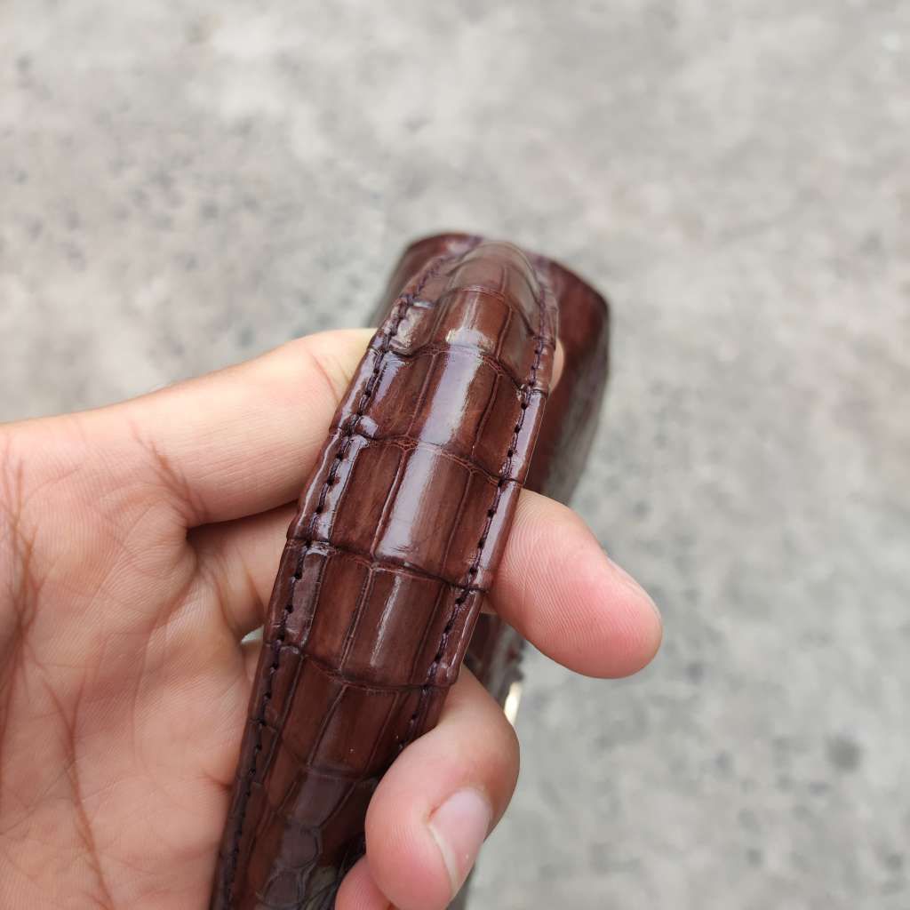 Túi xách cá sấu Nữ có dây đeo. Thiết kế hình thang siêu dễ thương!
