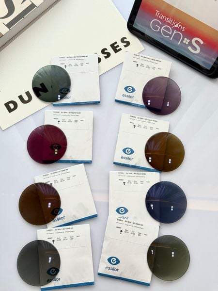  Tròng đổi màu Transitions Gen S - Essilor 