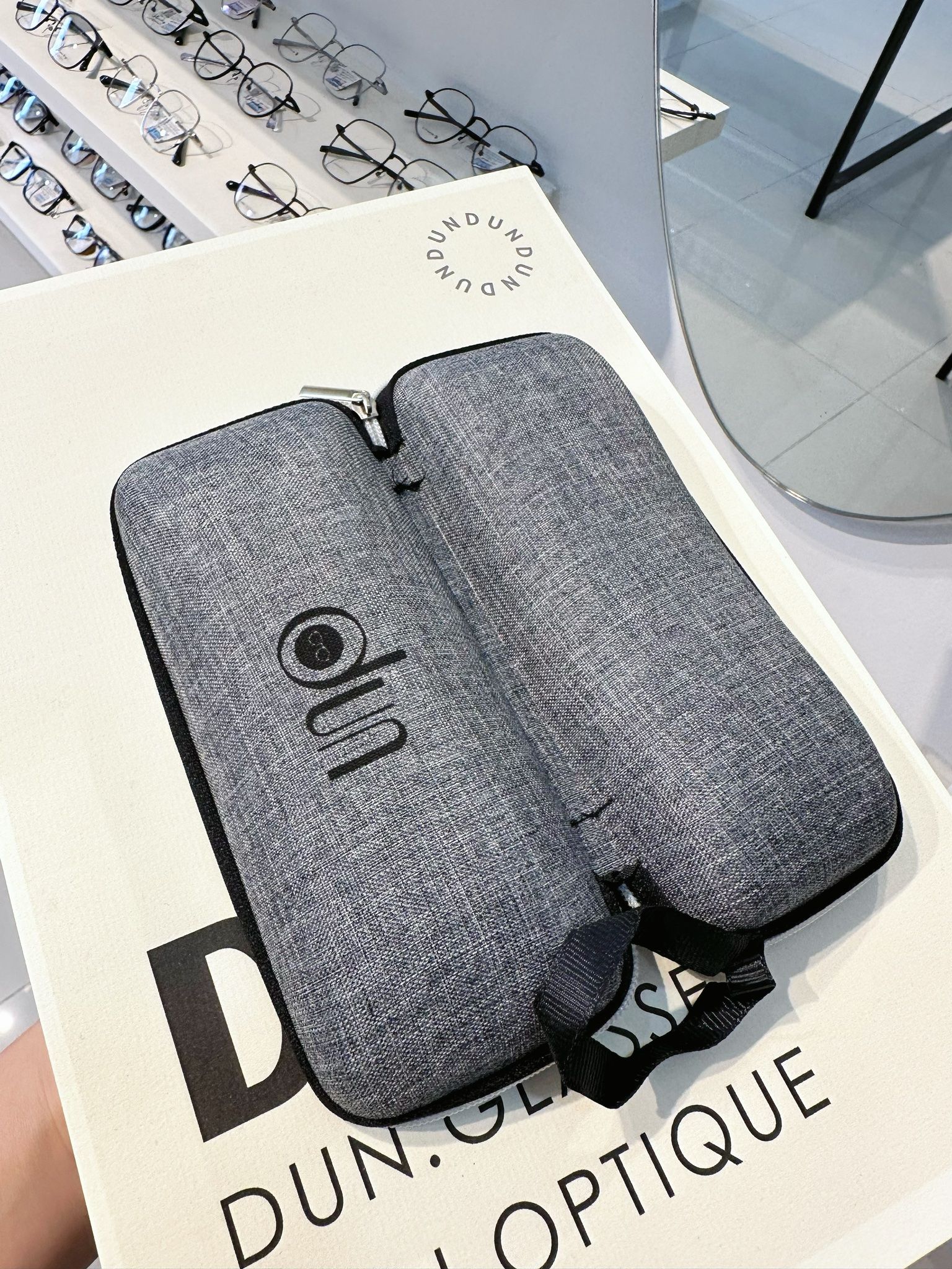  Hộp kính dây kéo H01 DUN 