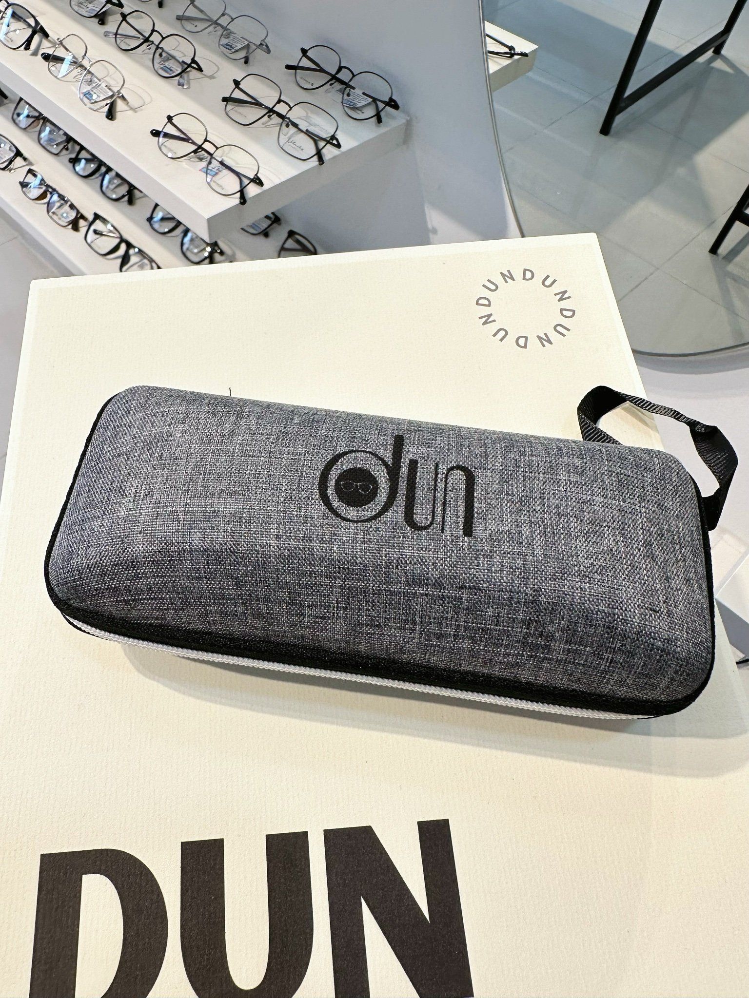  Hộp kính dây kéo H01 DUN 