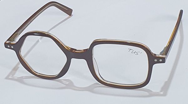  Gọng nhựa Tus' dáng tròn ngoài tròng lục giác và bên vuông FG 1215 