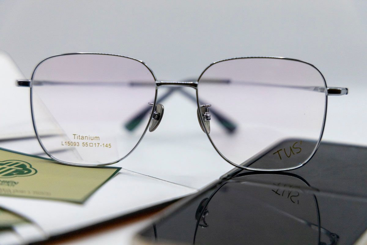  L 15093 Gọng xi 70% titanium dáng vuông ( square shape) 