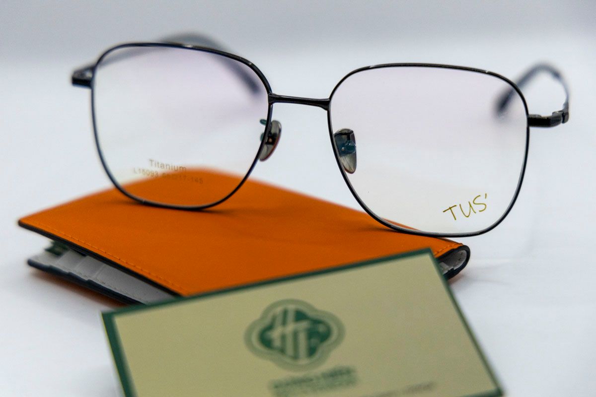  L 15093 Gọng xi 70% titanium dáng vuông ( square shape) 