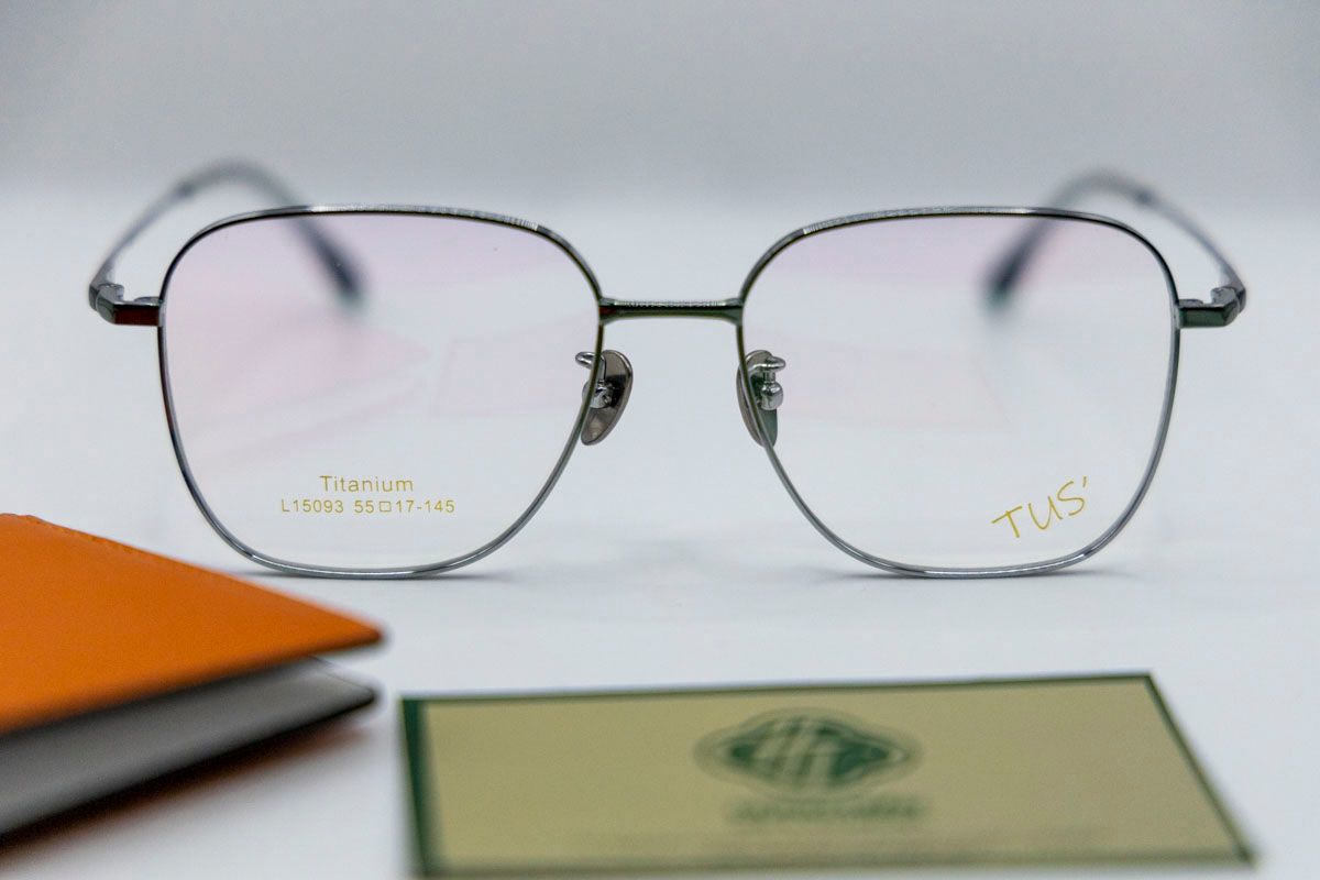  L 15093 Gọng xi 70% titanium dáng vuông ( square shape) 