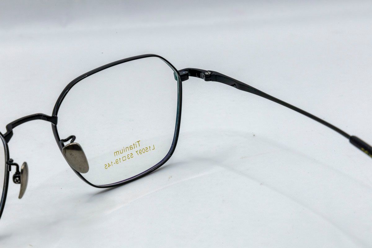  L 15097  Gọng xi 70% titanium dáng vuông ( square) + lục giác (Hexagon) 