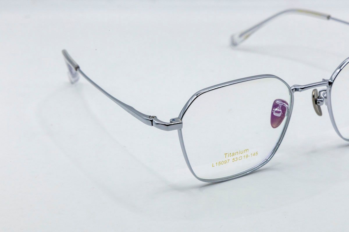  L 15097  Gọng xi 70% titanium dáng vuông ( square) + lục giác (Hexagon) 