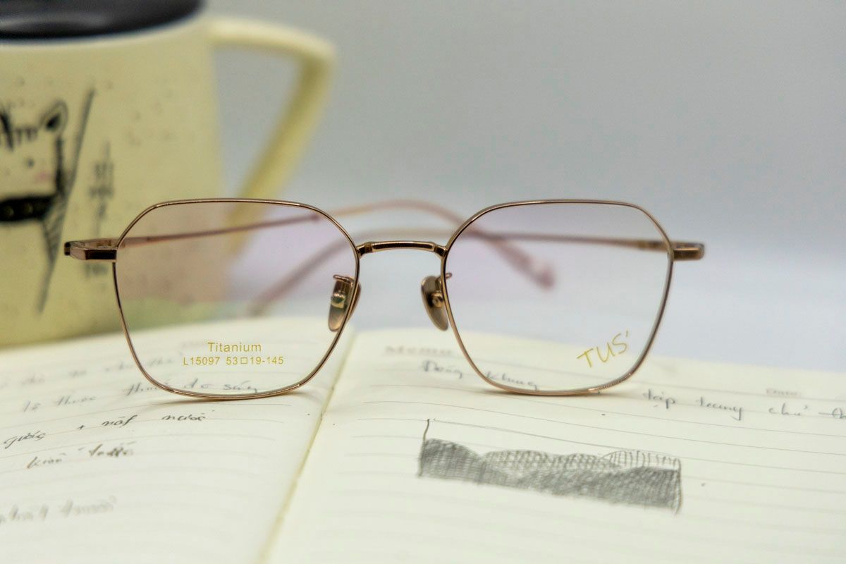  L 15097  Gọng xi 70% titanium dáng vuông ( square) + lục giác (Hexagon) 