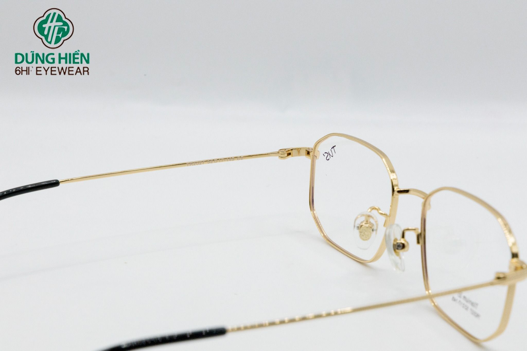  Gọng xi B titanium TR 2027 hình chữ nhật 