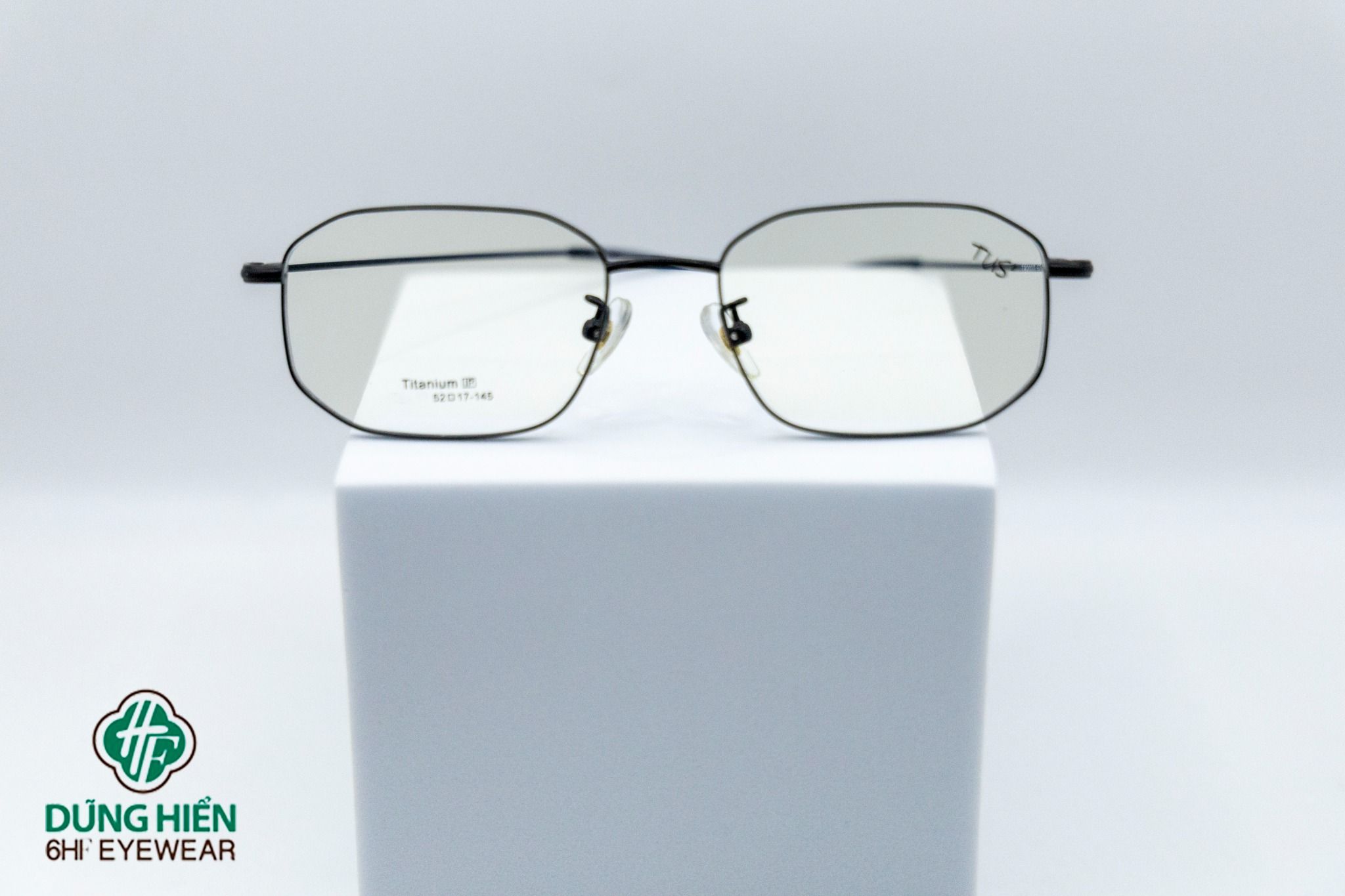  Gọng xi B titanium TR 2027 hình chữ nhật 