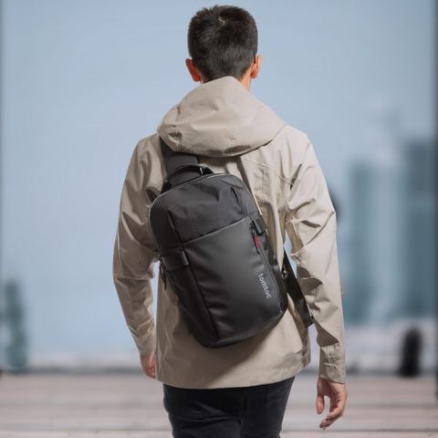  TÚI ĐEO CHÉO TOMTOC EXPLORER SLING BAG- BLACK (14 INCH) 